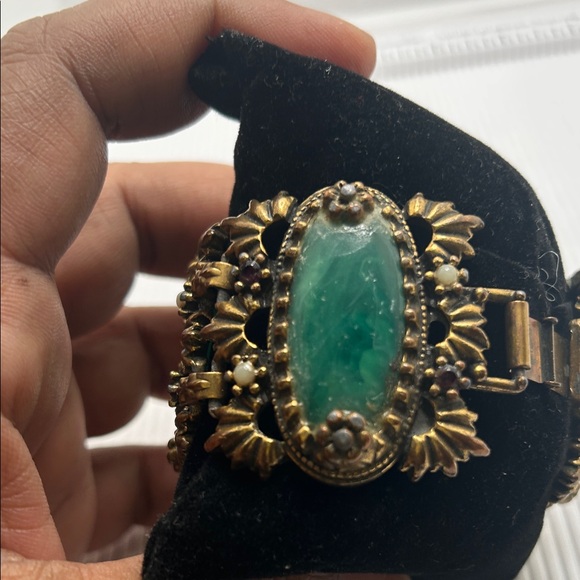 Vintage Green Lucite Stone Ornate Gold Bracelet Selro? - Picture 3 of 14